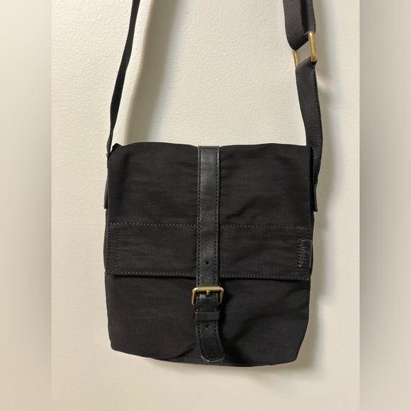 Fossil Black Nylon Crossbody Bag | Adjustable Strap | Magnetic Flap | - Picture 3 of 15
